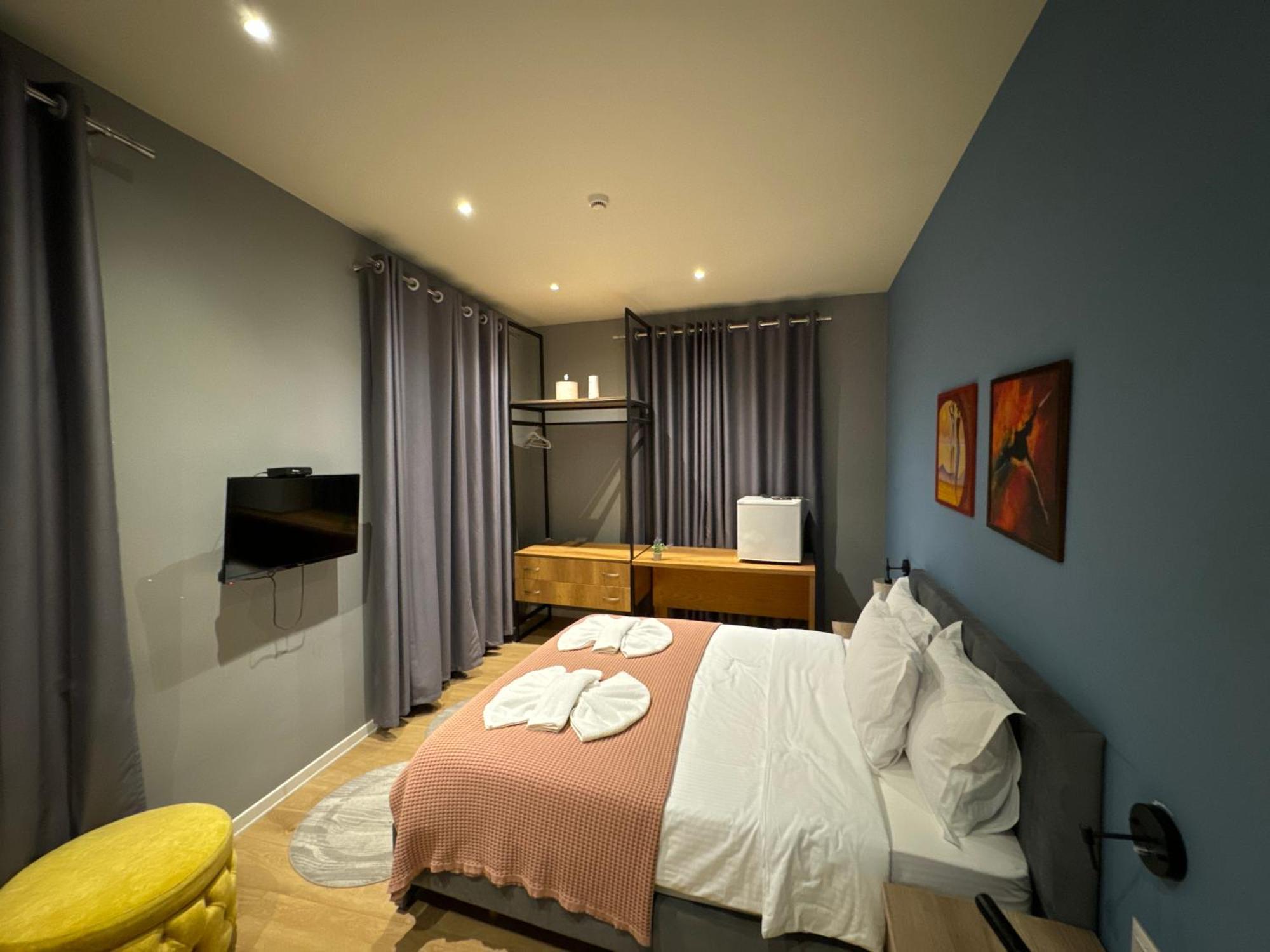 Hotel Tirona 地拉那 外观 照片