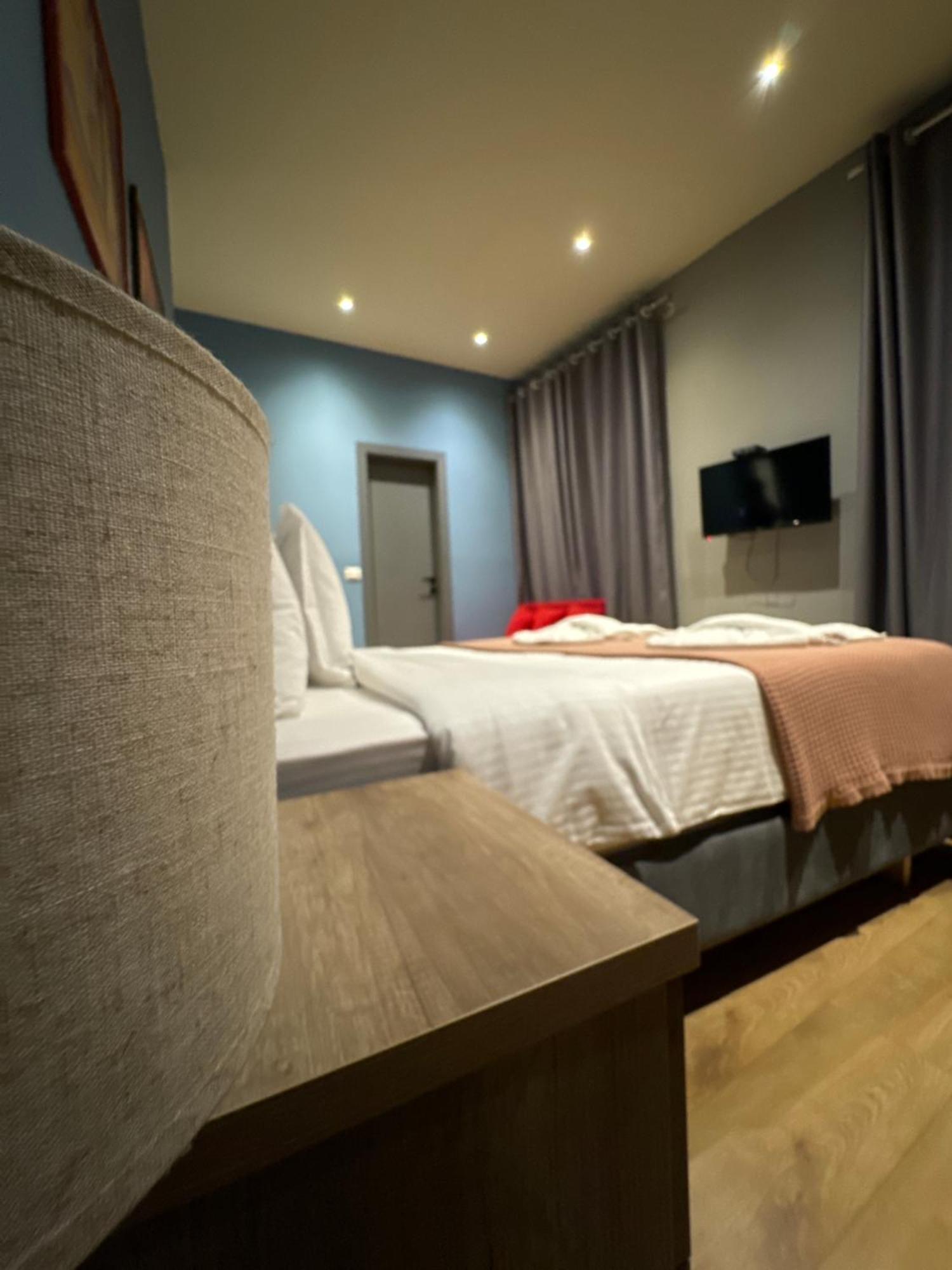 Hotel Tirona 地拉那 外观 照片