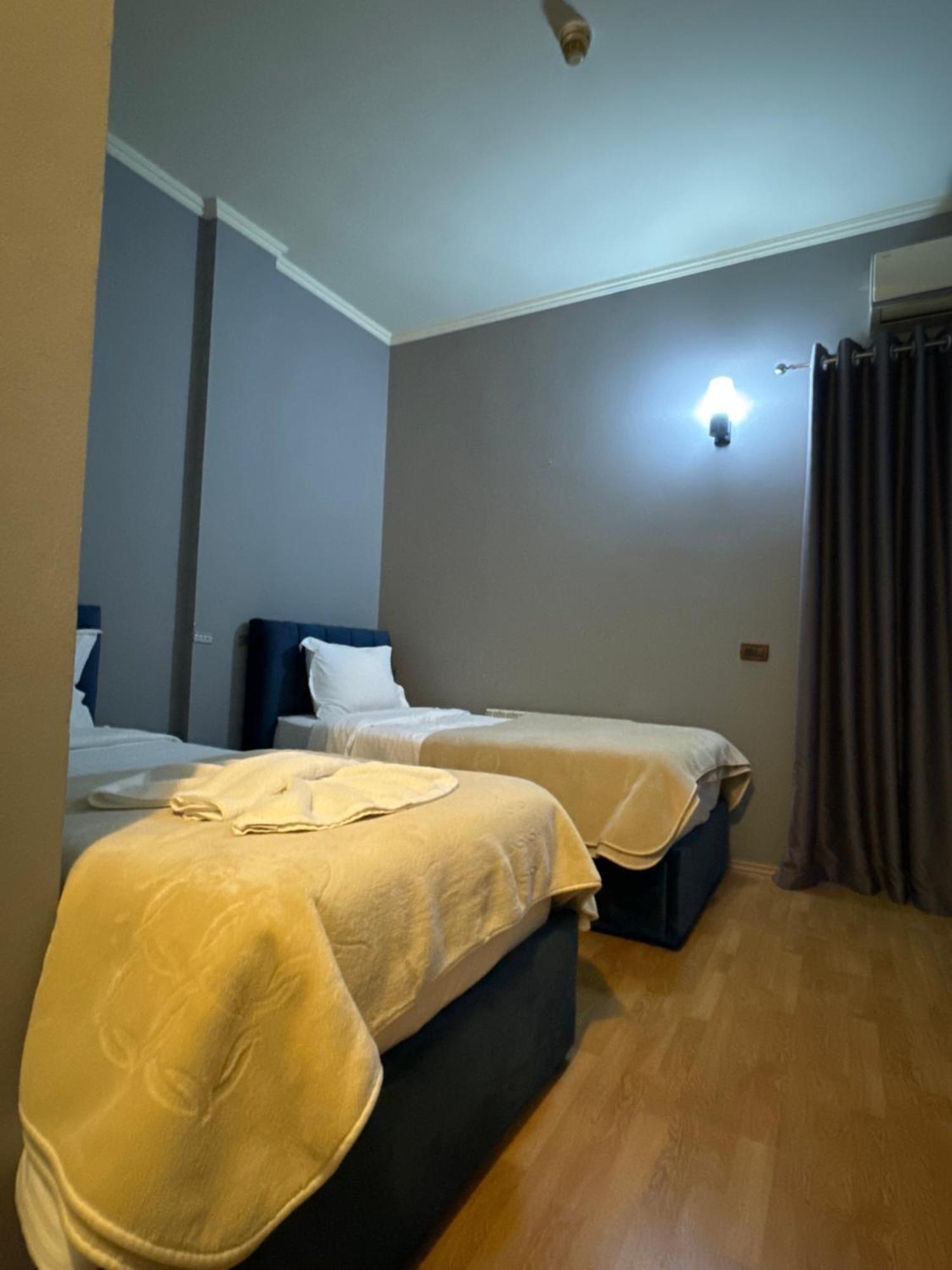 Hotel Tirona 地拉那 外观 照片
