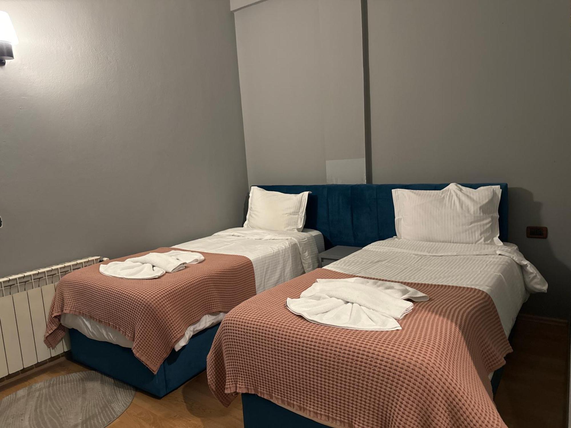 Hotel Tirona 地拉那 外观 照片