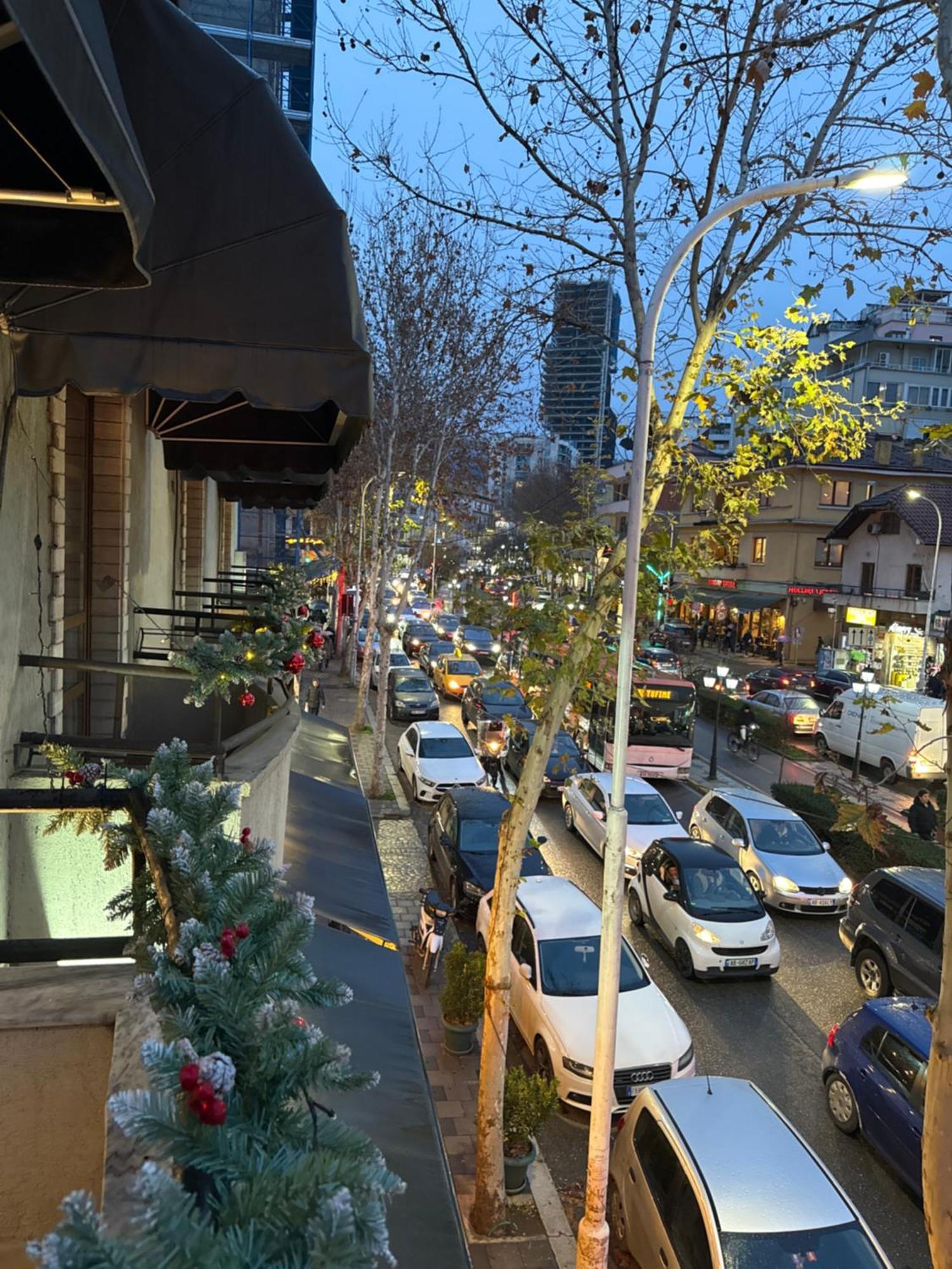 Hotel Tirona 地拉那 外观 照片