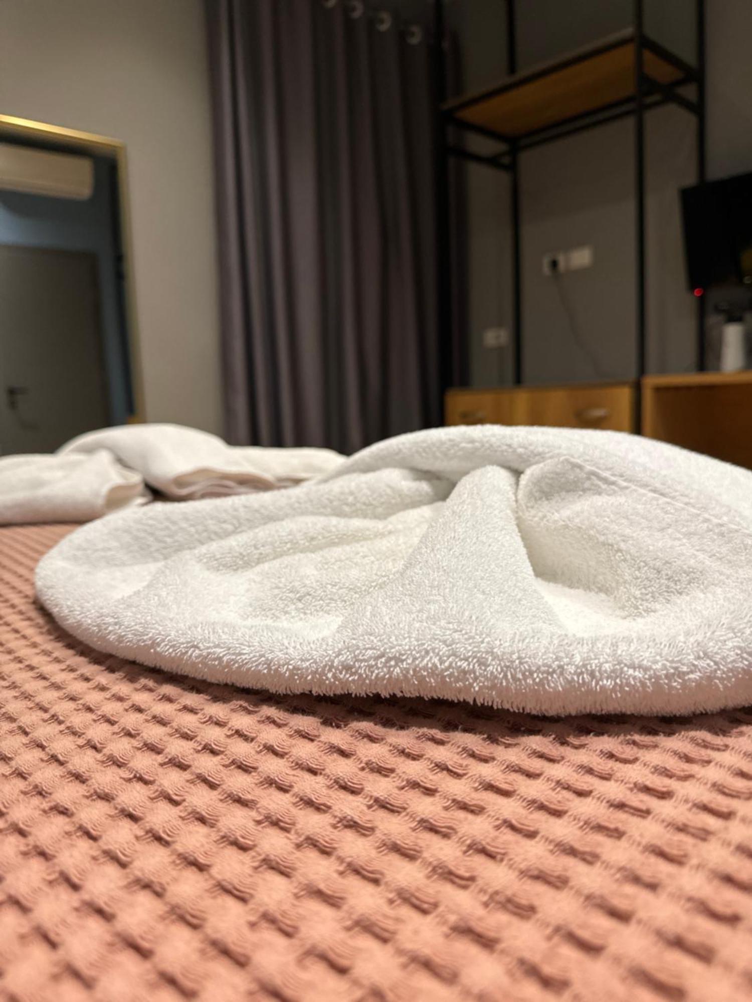 Hotel Tirona 地拉那 外观 照片