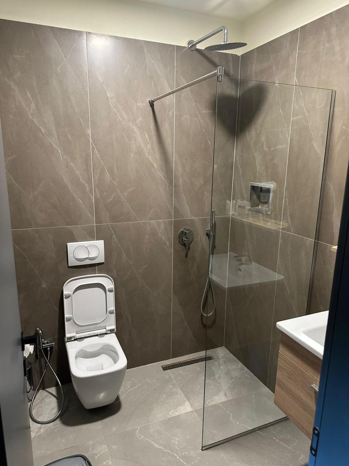 Hotel Tirona 地拉那 外观 照片