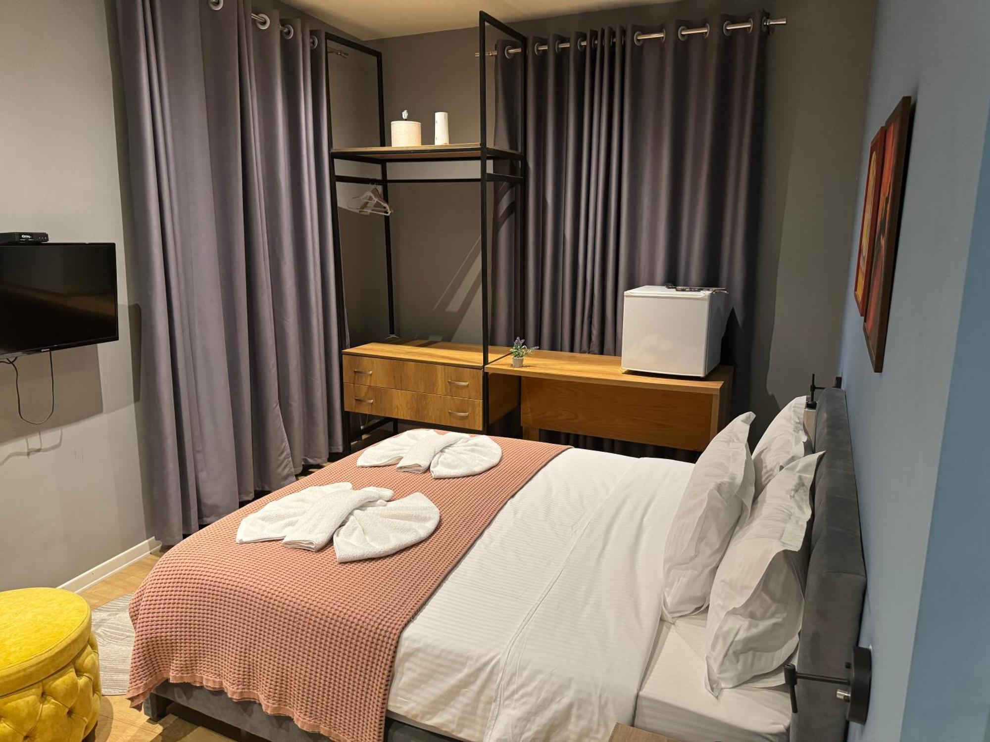 Hotel Tirona 地拉那 外观 照片